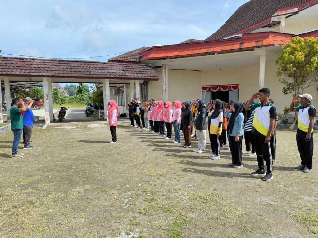 Sekretariat DPRD Halteng gelar apel pagi dan kerja bakti